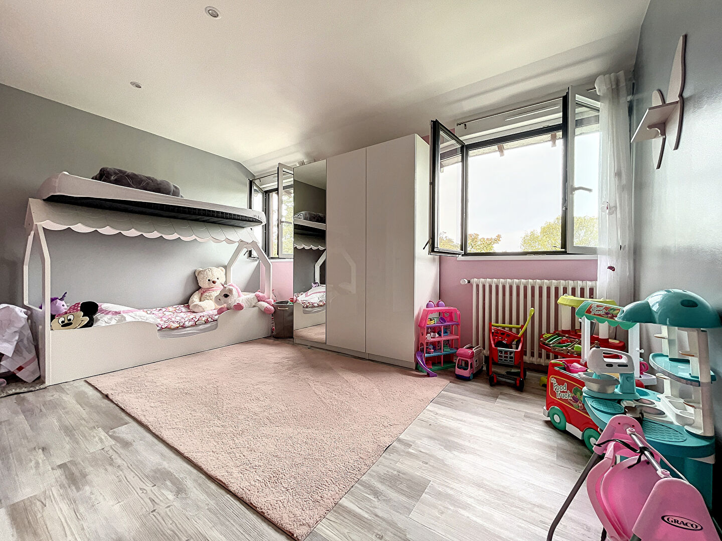 Maison à Avrillé 205 m² habitables, 6 chambres, sous-sol, jardin