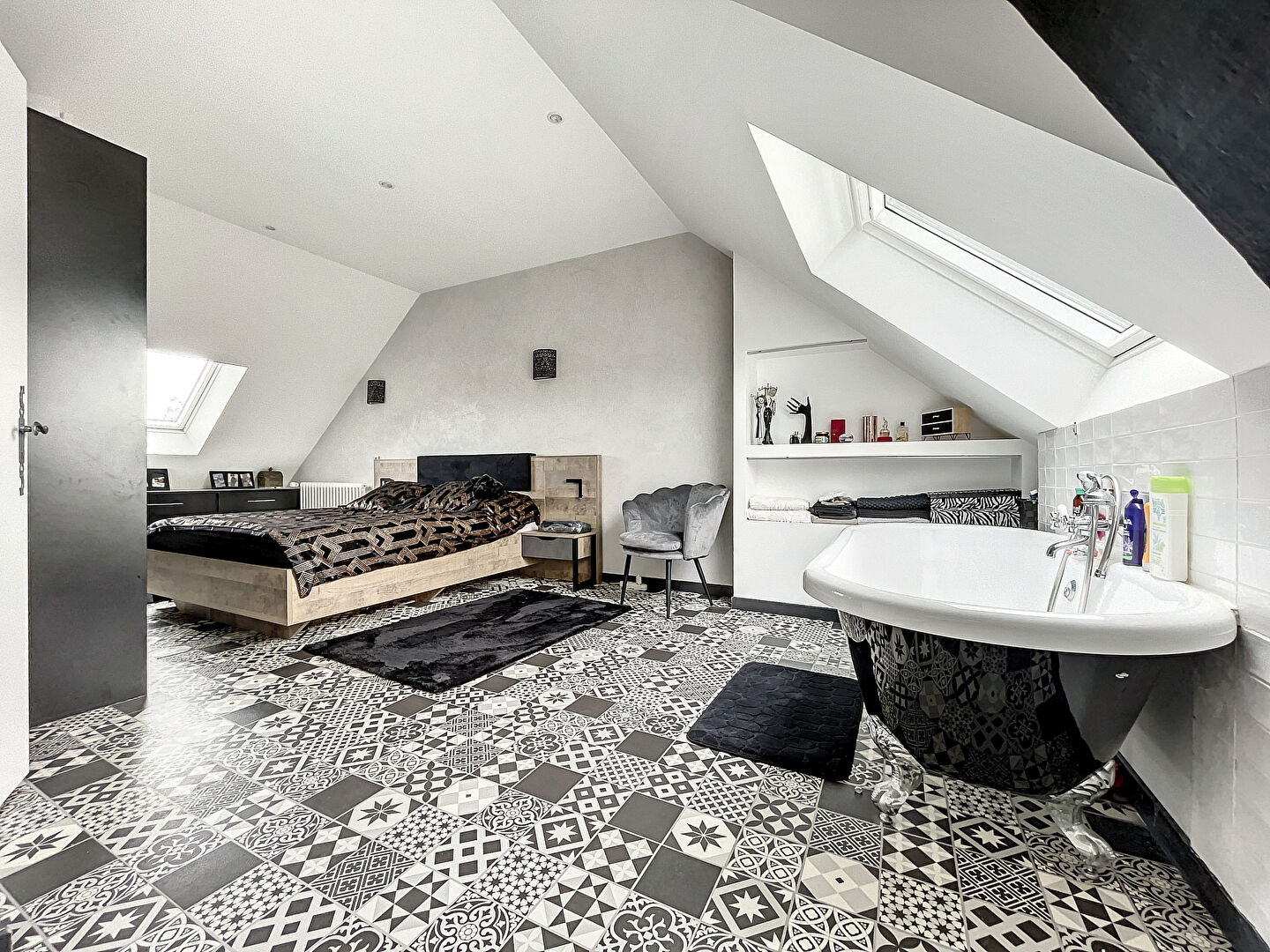 Maison à Avrillé 205 m² habitables, 6 chambres, sous-sol, jardin