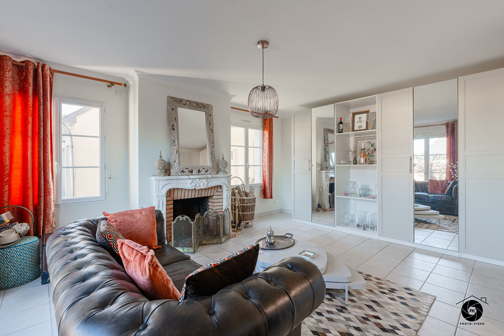 Maison de + de 340m² habitables très atypique ! Véritable coup de coeur à seulement 22 minutes d'Angers !