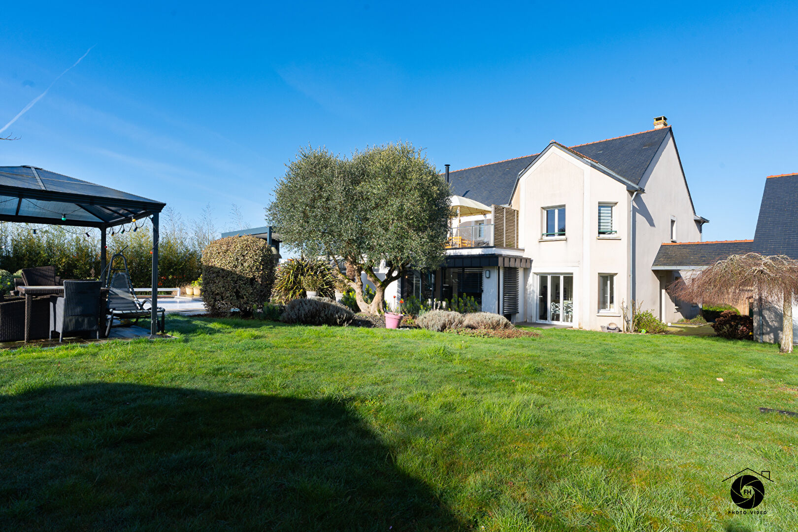 Maison de + de 340m² habitables très atypique ! Véritable coup de coeur à seulement 22 minutes d'Angers !