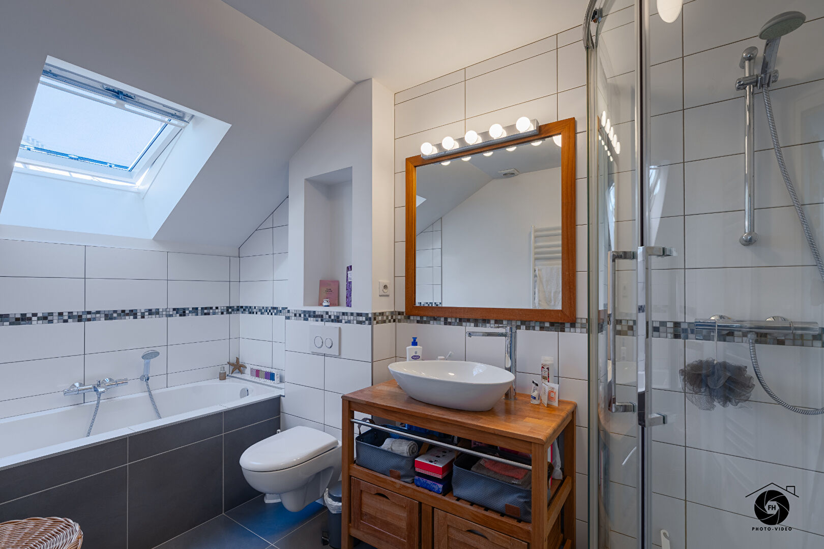 A vendre - Maison bourgeoise de 147 m², 4 chambres et un bureau, pleine de charme -  Jardin et cave 