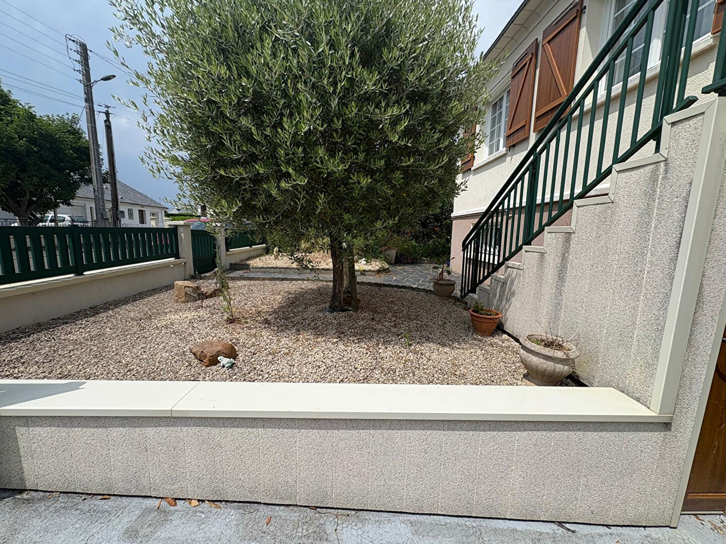 Maison individuelle 2 chambres avec sous-sol complet - Coeur de bourg -Andard