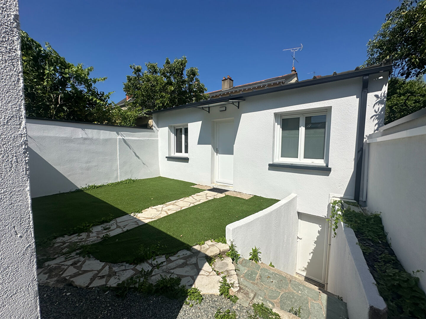 Maison Angers quartier Eblé/ Génie de type 2 + une maison de type studio à vendre