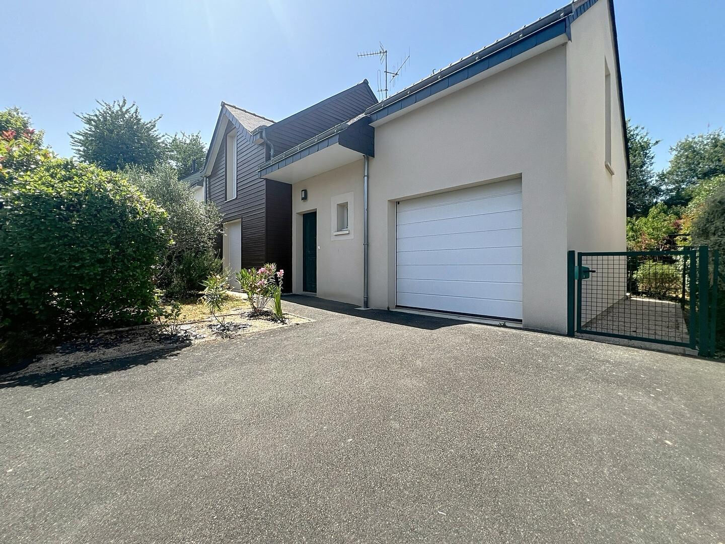Maison Bouchemaine/Pruniers de 5 pièces avec 3 chambres, garage et jardin