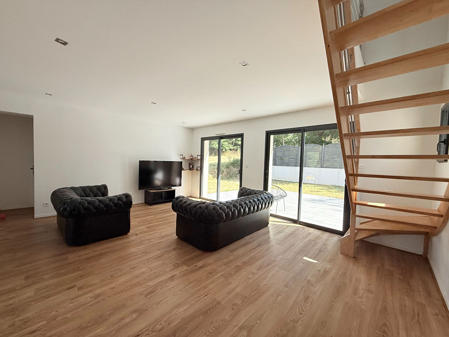 À vendre, Maison familiale avec suite parentale, grand terrain et double garage à seulement 15 minutes d'Angers