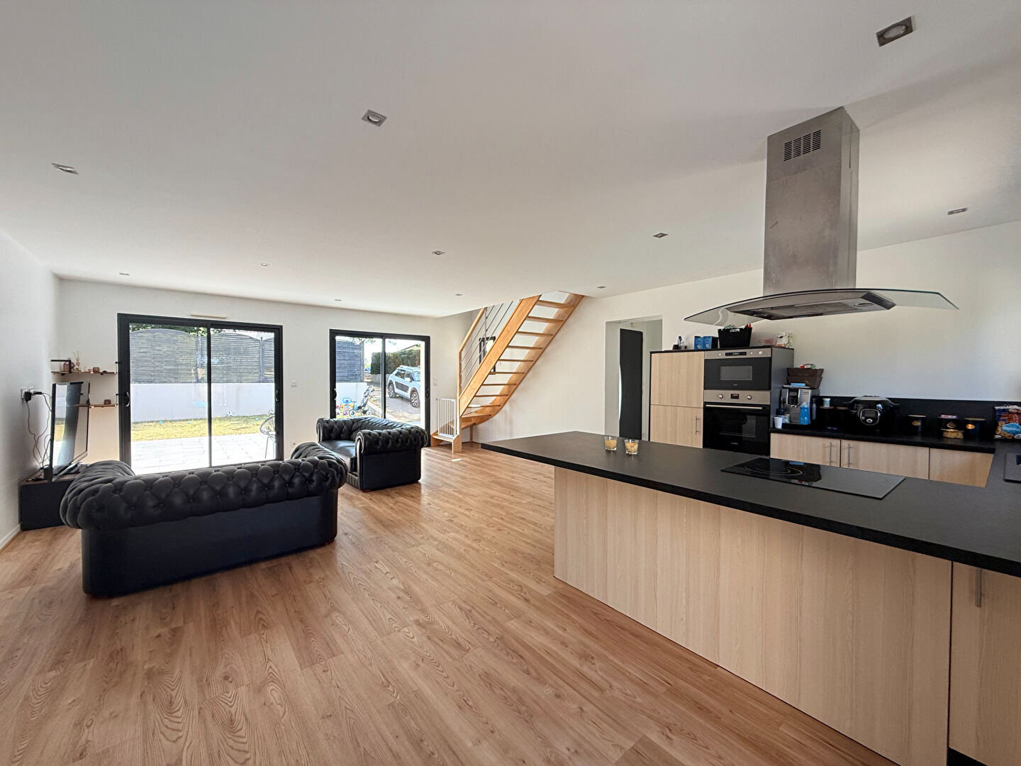 À vendre, Maison familiale avec suite parentale, grand terrain et double garage à seulement 15 minutes d'Angers