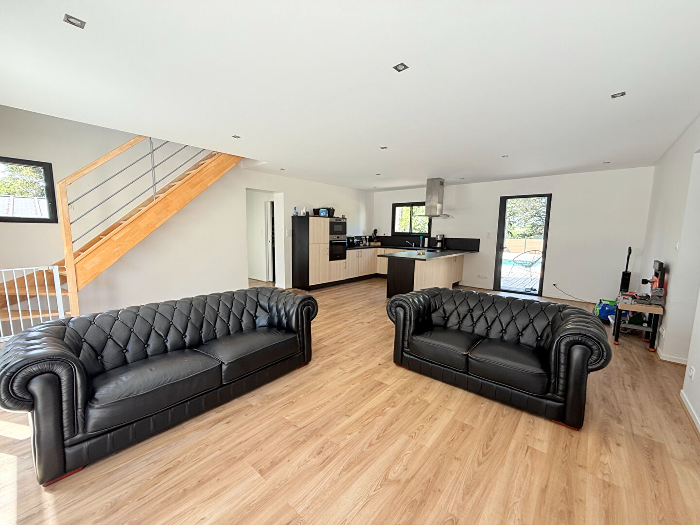 À vendre, Maison familiale avec suite parentale, grand terrain et double garage à seulement 15 minutes d'Angers