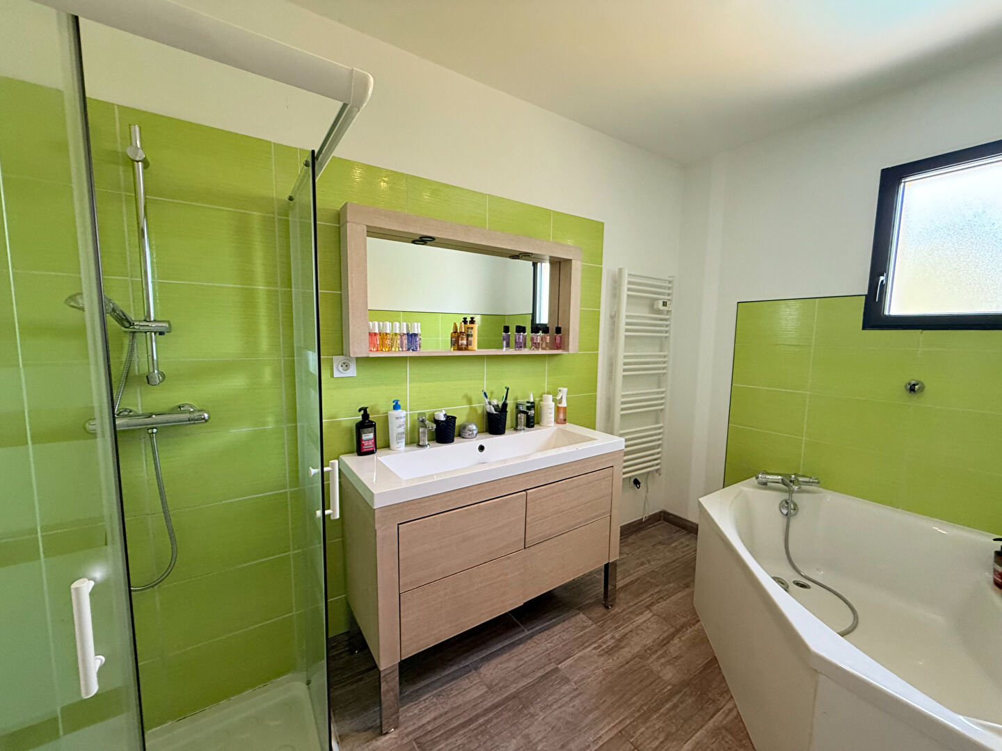 À vendre, Maison familiale avec suite parentale, grand terrain et double garage à seulement 15 minutes d'Angers