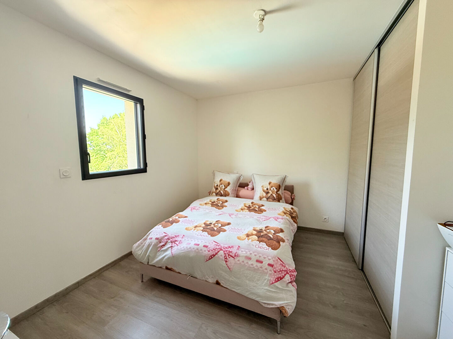 À vendre, Maison familiale avec suite parentale, grand terrain et double garage à seulement 15 minutes d'Angers