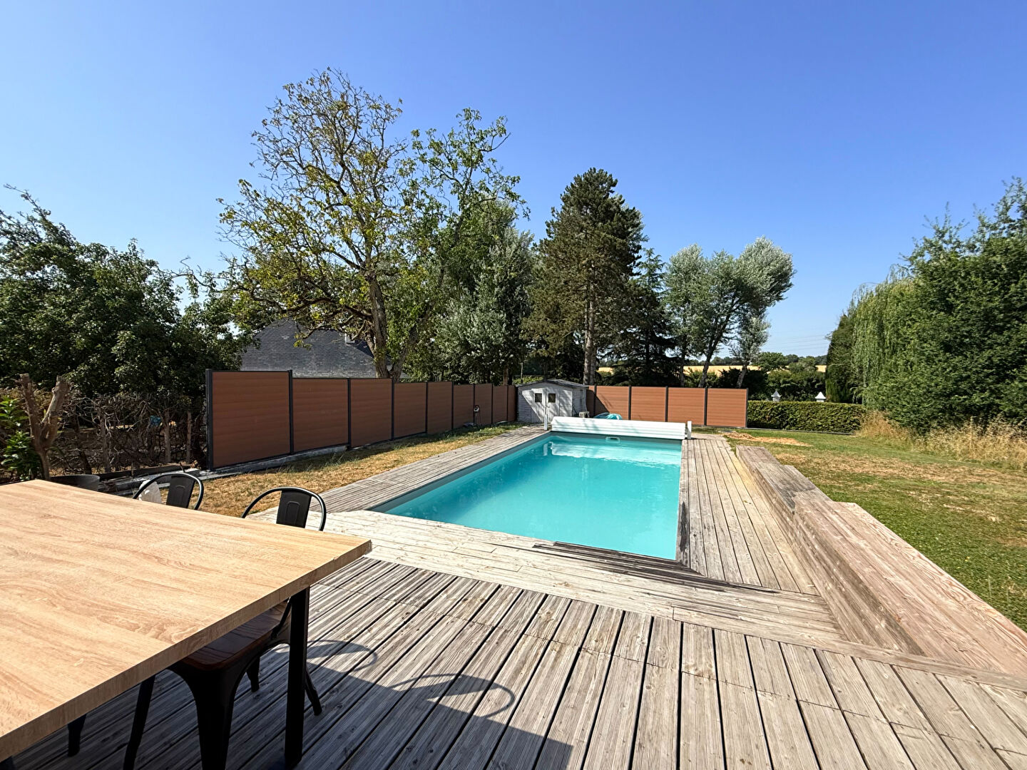 À vendre, Maison familiale avec suite parentale, grand terrain et double garage à seulement 15 minutes d'Angers