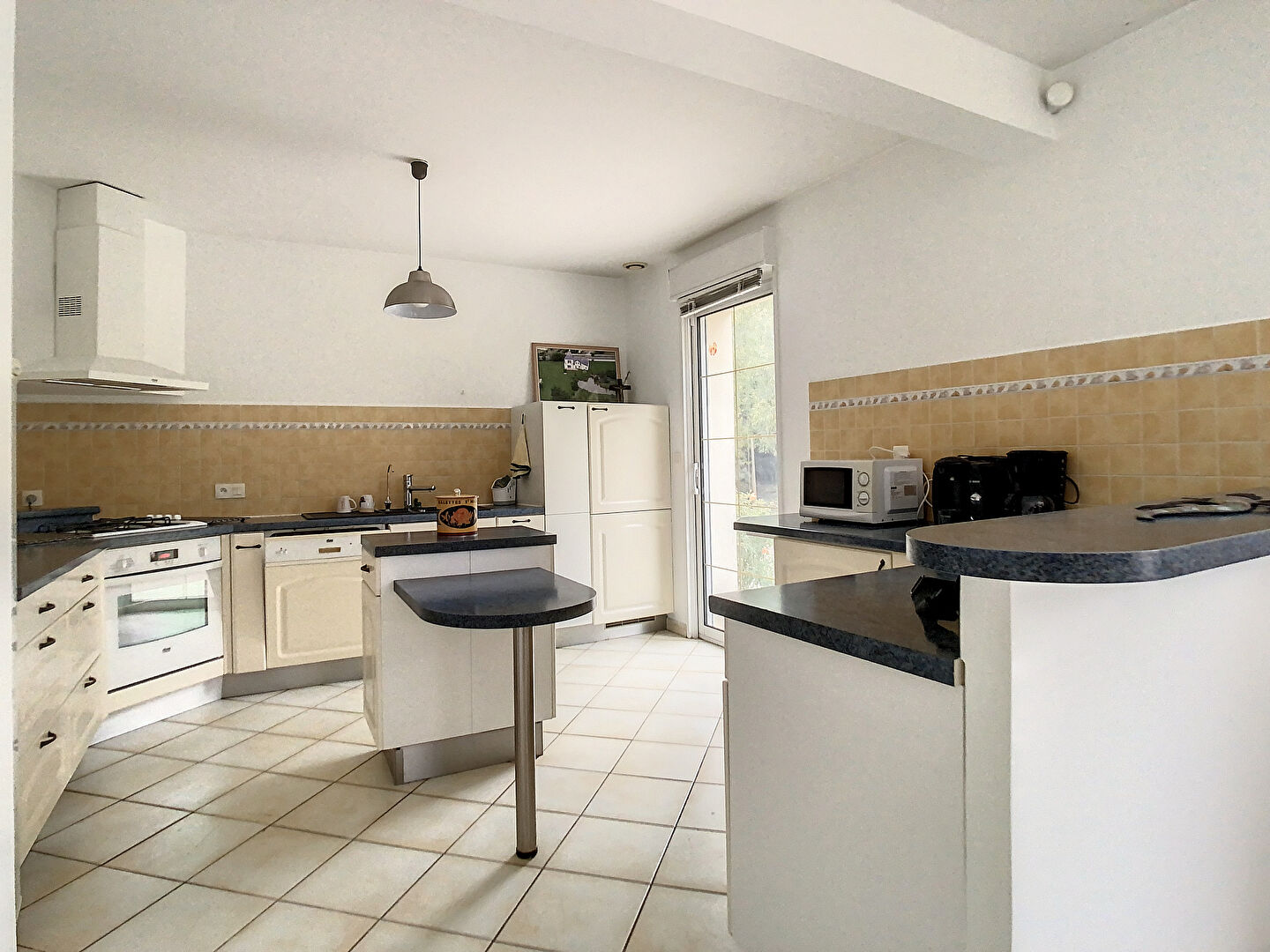 Maison Brain sur l'Authion de 4 chambres avec un grand jardin et un étang.