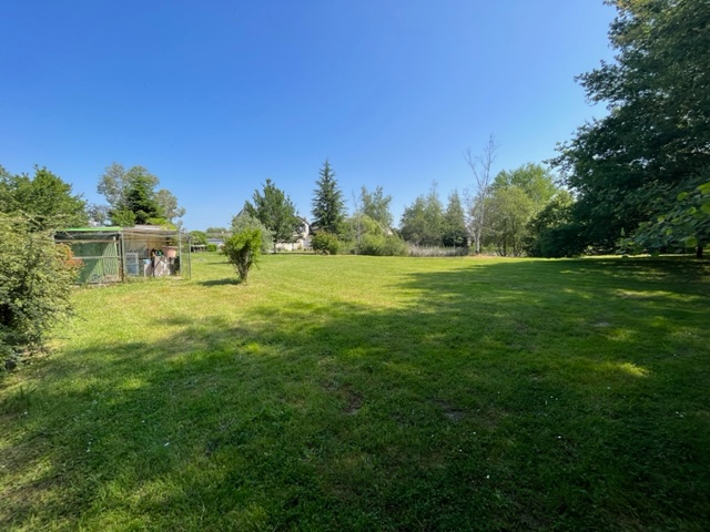 Maison Brain sur l'Authion de 4 chambres avec un grand jardin et un étang.