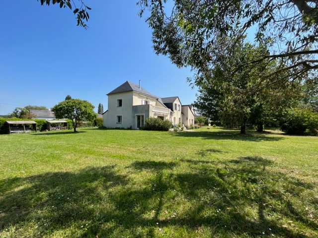 Maison Brain sur l'Authion de 4 chambres avec un grand jardin et un étang.