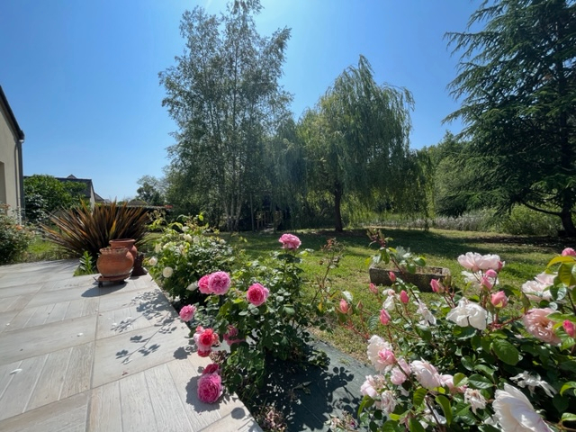 Maison Brain sur l'Authion de 4 chambres avec un grand jardin et un étang.