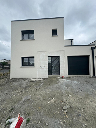 Vente par agence immobiliere à Trelaze (49800)