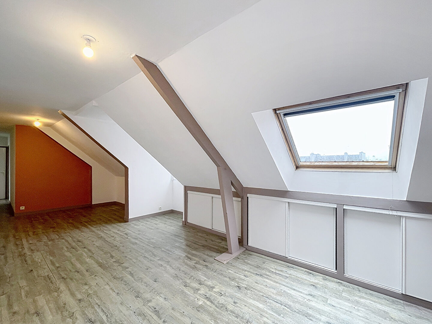 À Merville : Appartement lumineux, dernier étage et clés en mains
