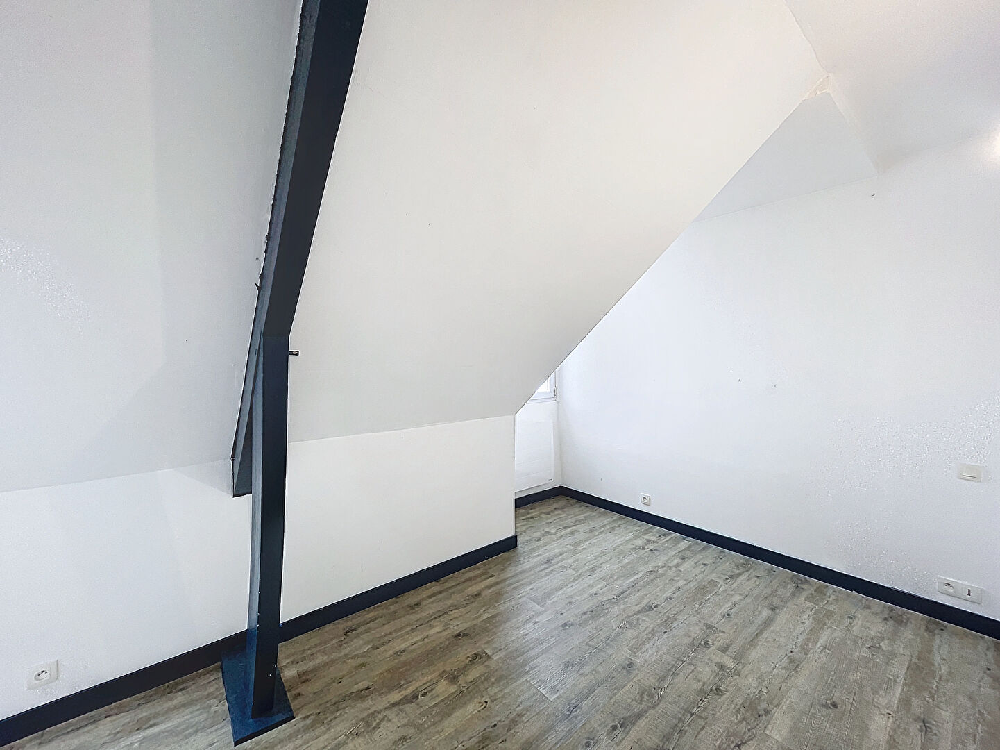 À Merville : Appartement lumineux, dernier étage et clés en mains