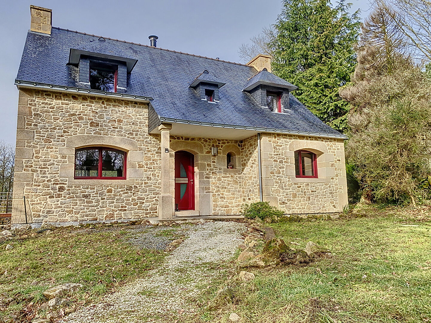 Maison meublée dans un écrin de verdure à LANVAUDAN
