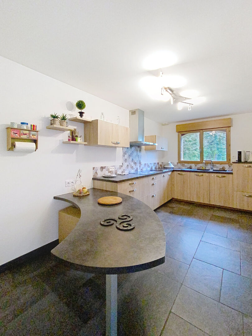 Maison meublée dans un écrin de verdure à LANVAUDAN