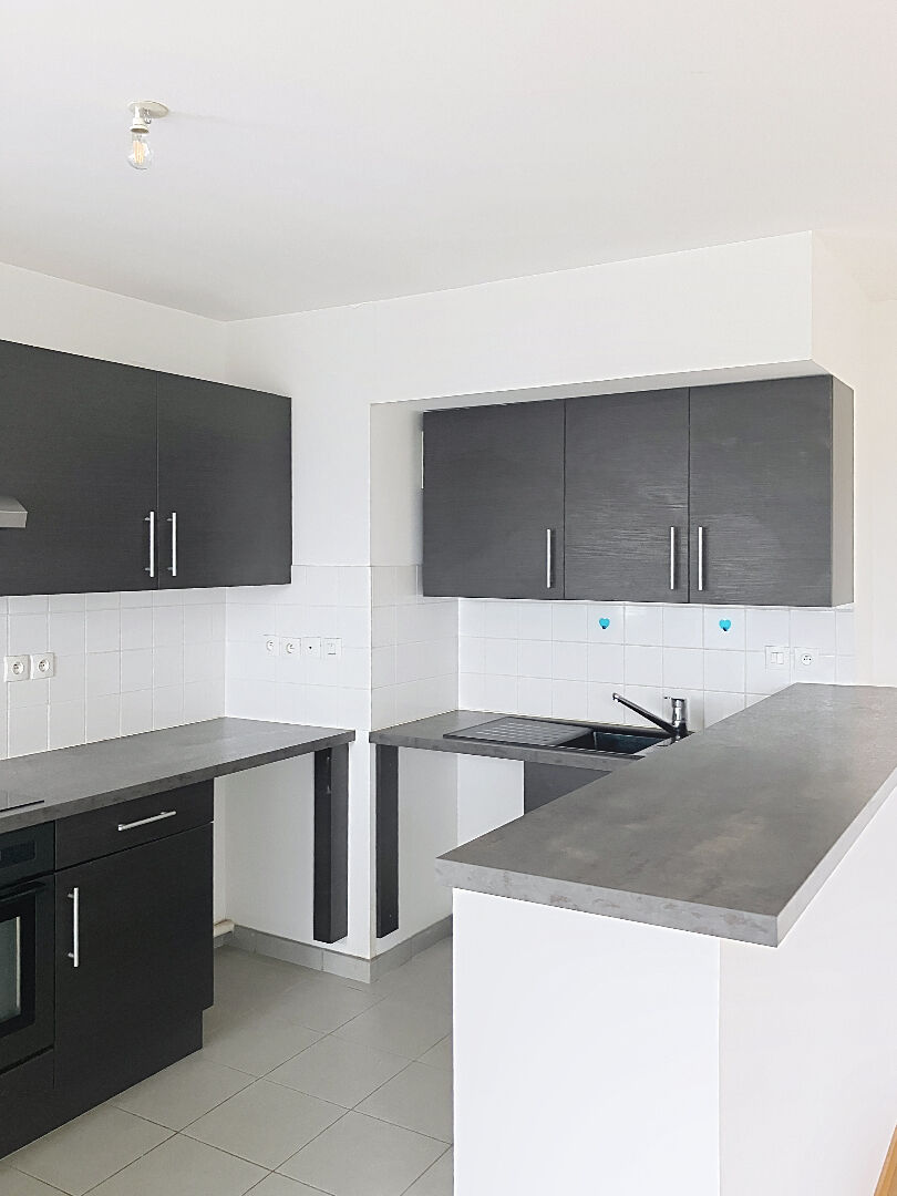 A vendre Angers proche chu et tramway, appartement de type 3, ascenseur, balcon, chauffage individuel, place de parking en sous-sol.