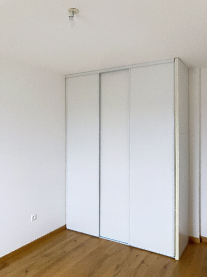 A vendre Angers proche chu et tramway, appartement de type 3, ascenseur, balcon, chauffage individuel, place de parking en sous-sol.