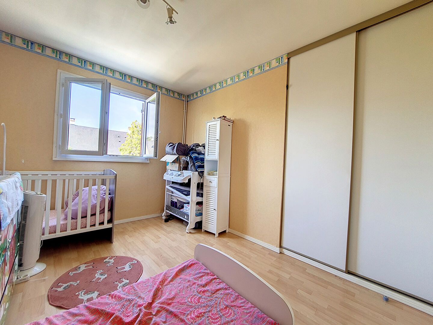 Orléans sud - secteur France 3 - Hôpital de La Source CHRO - Agréable maison T5 avec 3 chambres, 1 bureau, et belle véranda !