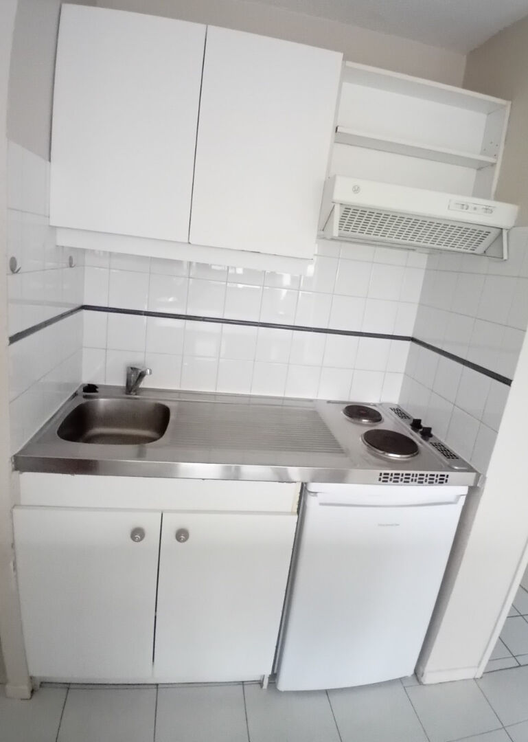 A  LOUER  Appartement Studio hyper centre Mont De Marsan