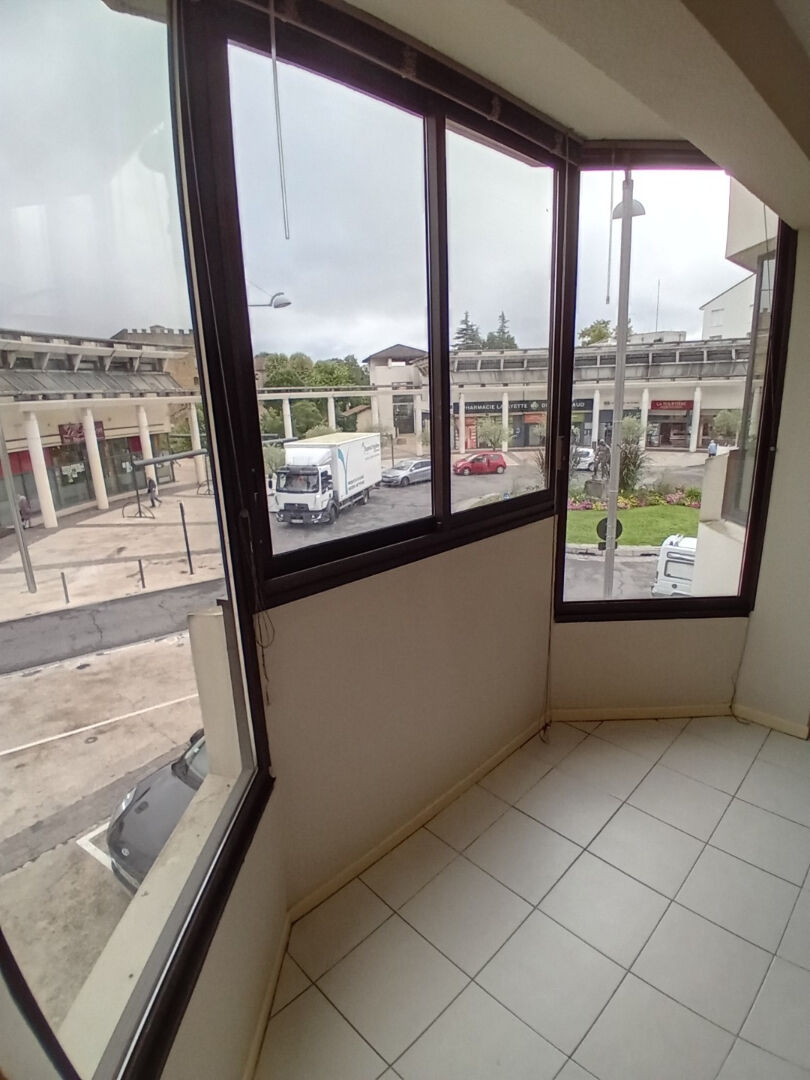 A  LOUER  Appartement Studio hyper centre Mont De Marsan