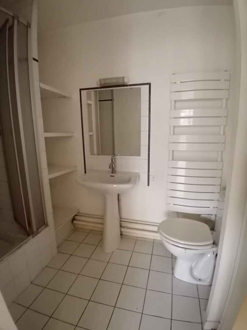 A  LOUER  Appartement Studio hyper centre Mont De Marsan