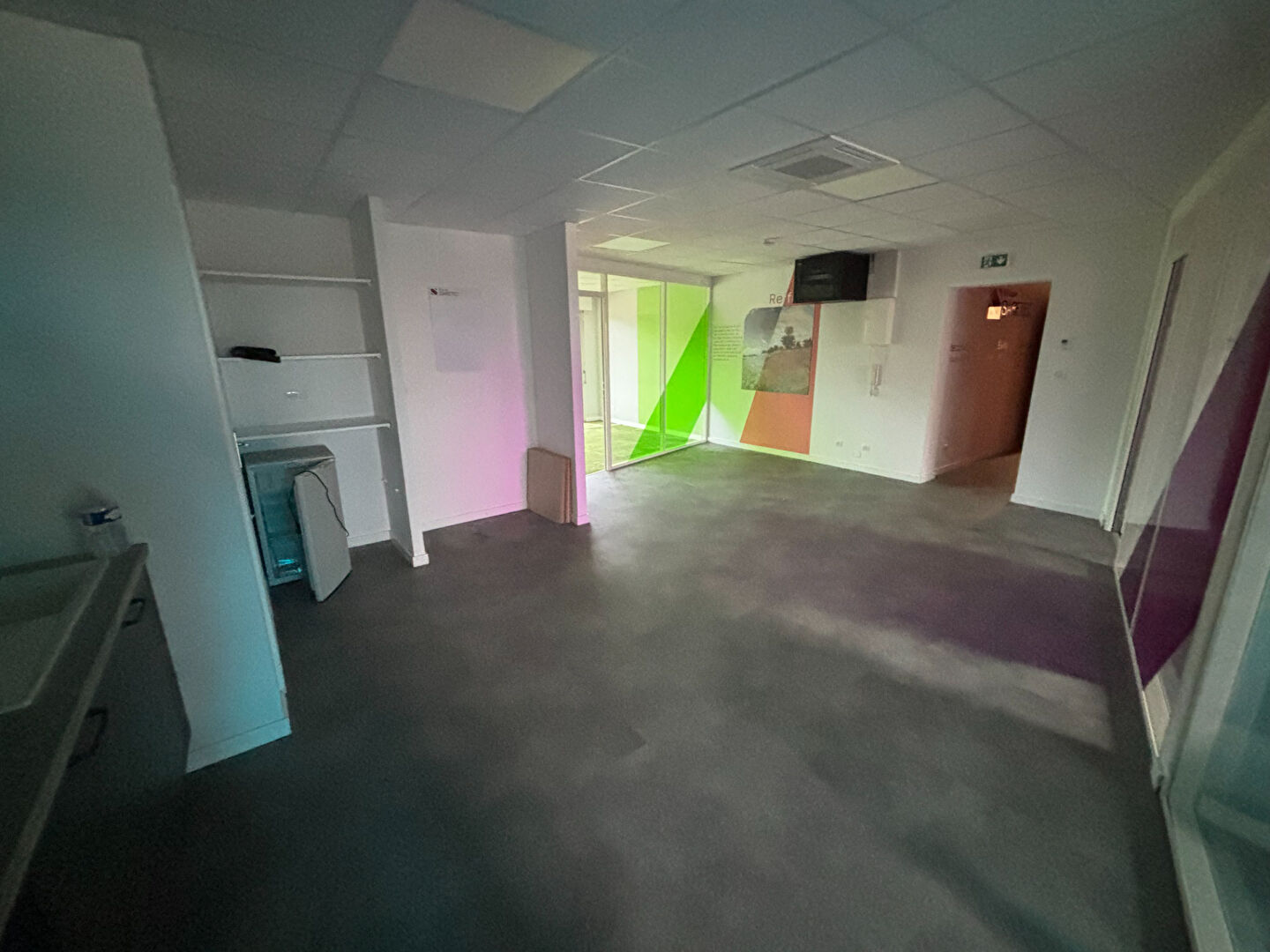 Local commercial Mont De Marsan 4 pièce(s) 97 m2, stationnement, 3 bureaux, balcon