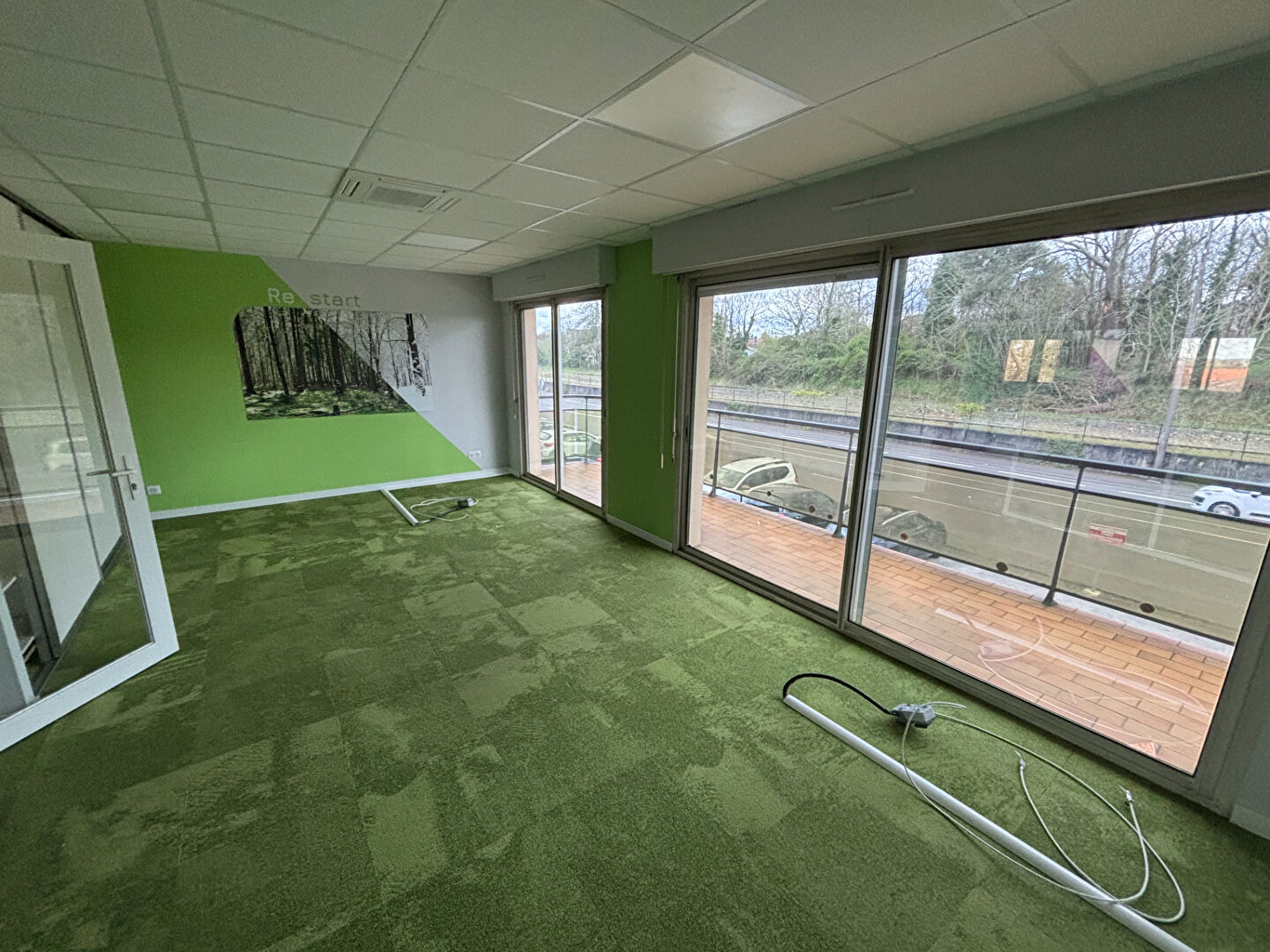 Local commercial Mont De Marsan 4 pièce(s) 97 m2, stationnement, 3 bureaux, balcon