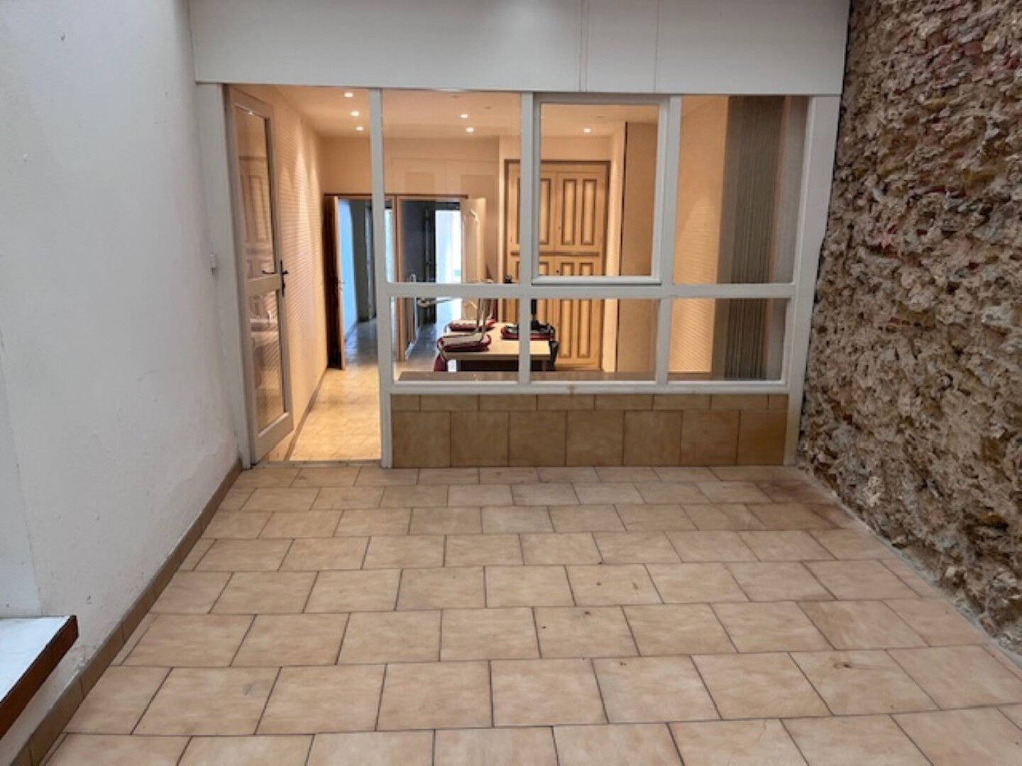 A louer Local commercial ou professionnel ou bureaux hyper centre Mont De Marsan garage