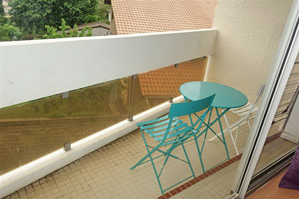 A louer Appartement T1 Saint Pierre Du Mont, Parking , balcon