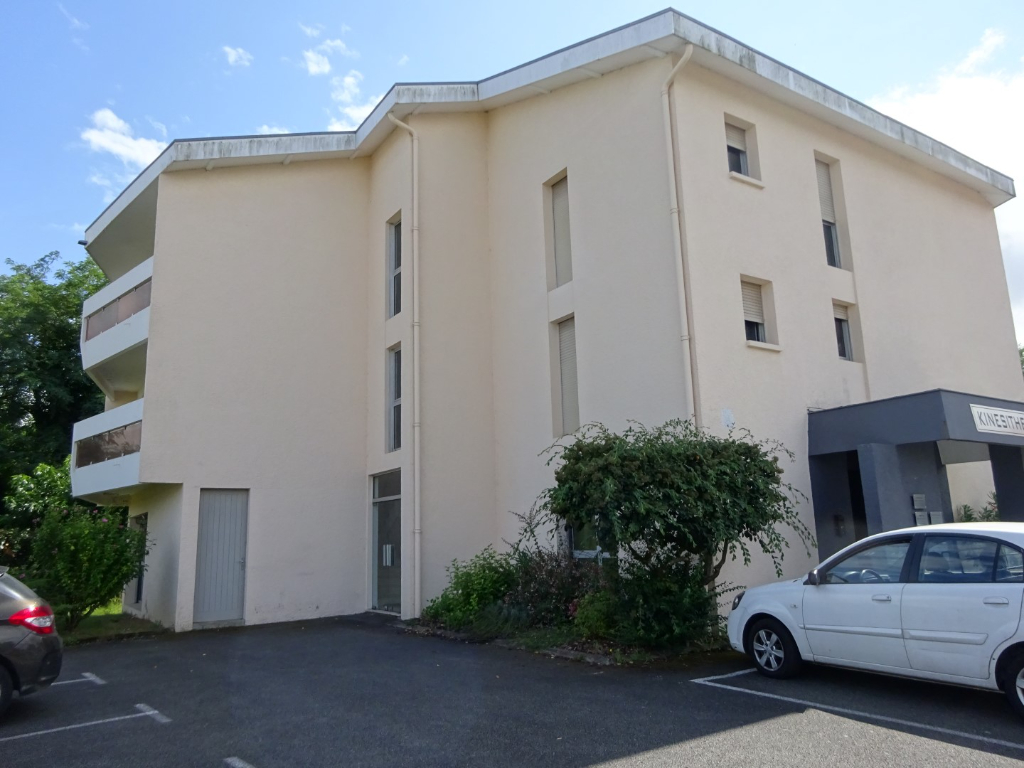 A louer Appartement T1 Saint Pierre Du Mont, Parking , balcon