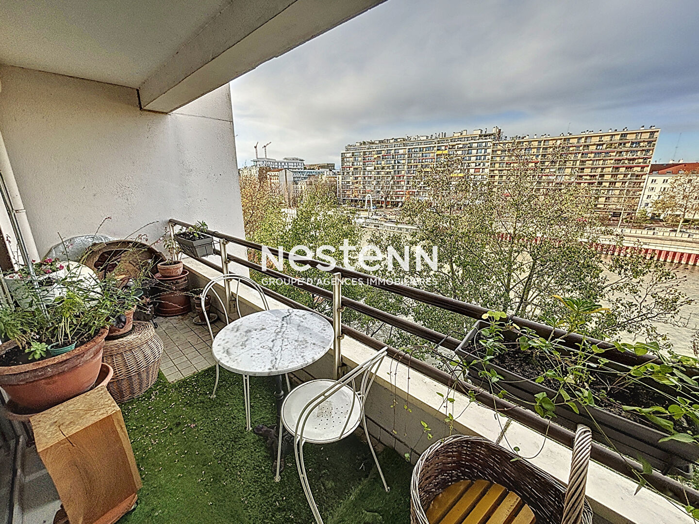 ISSY LES MOULINEAUX - ILE SAINT GERMAIN - Vente Appartement 5 pièces traversant au dernier étage avec balcons