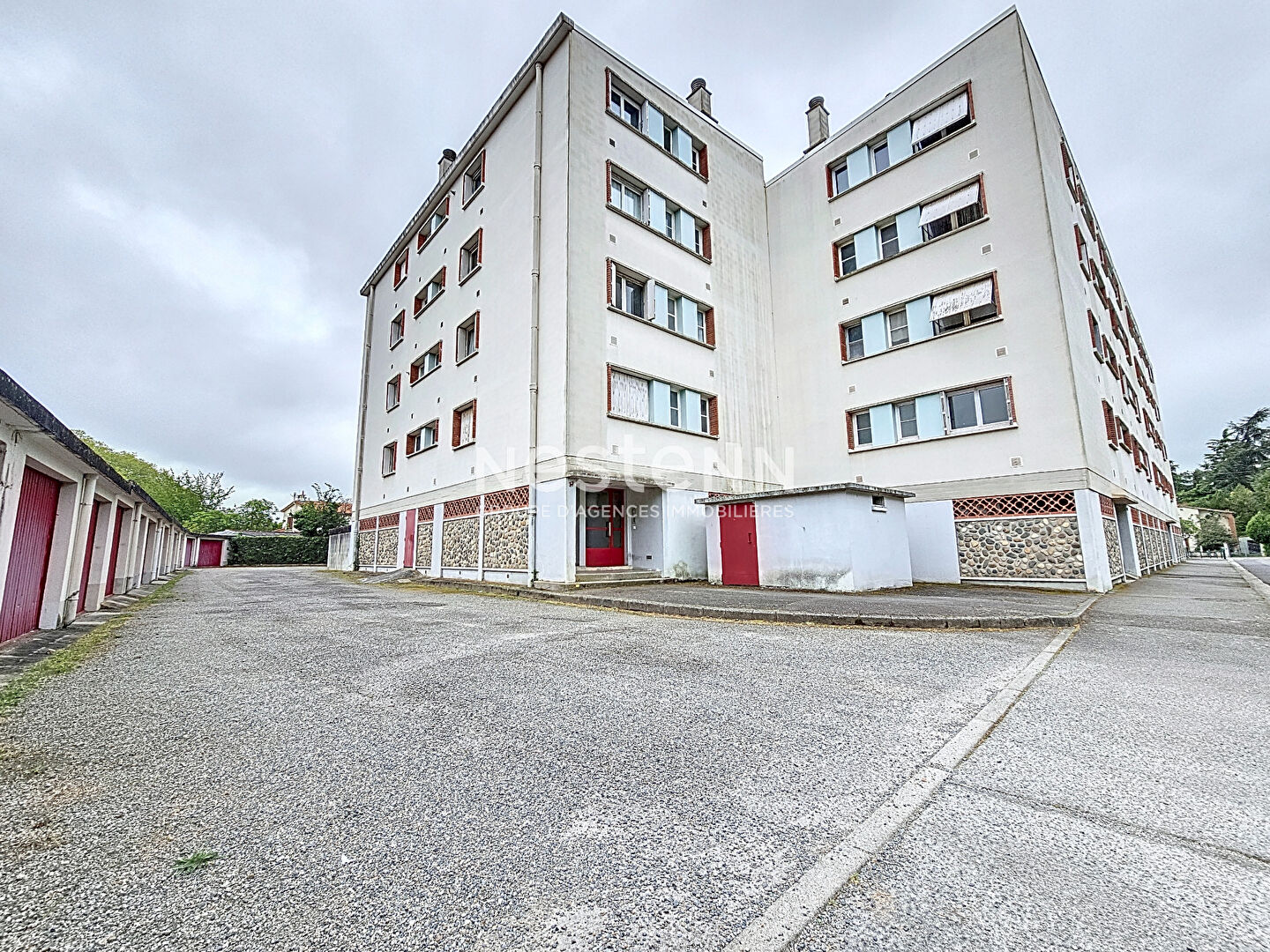 A VENDRE - GARAGE fermé