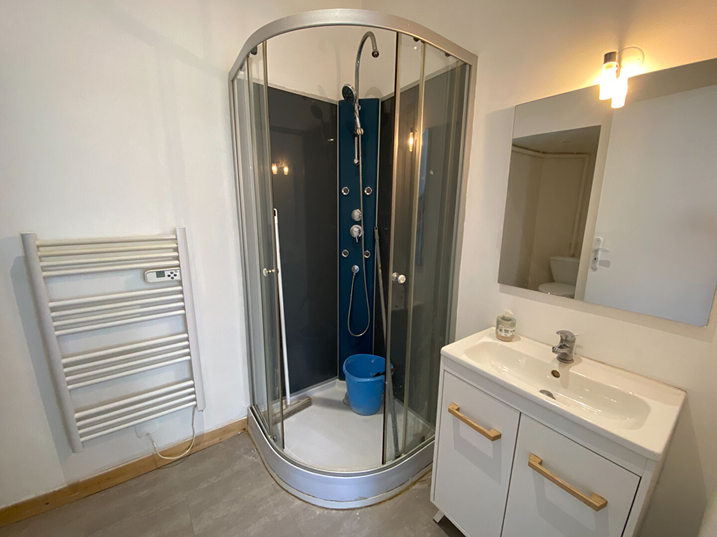 A LOUER - Studio MERDRIGNAC centre
