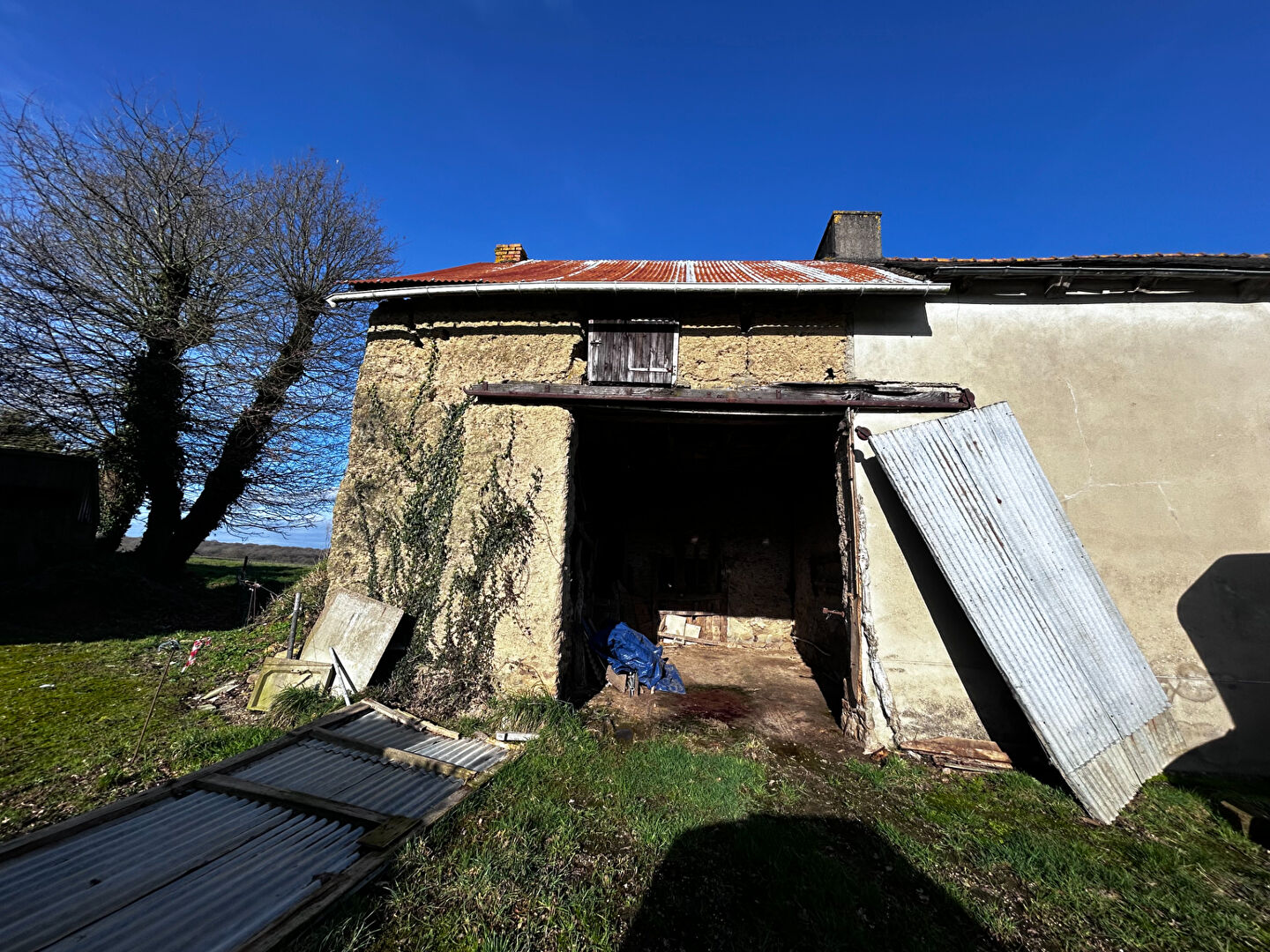 A VENDRE MAISON  A RENOVER A TREMOREL A PROXIMITE MERDRIGNAC