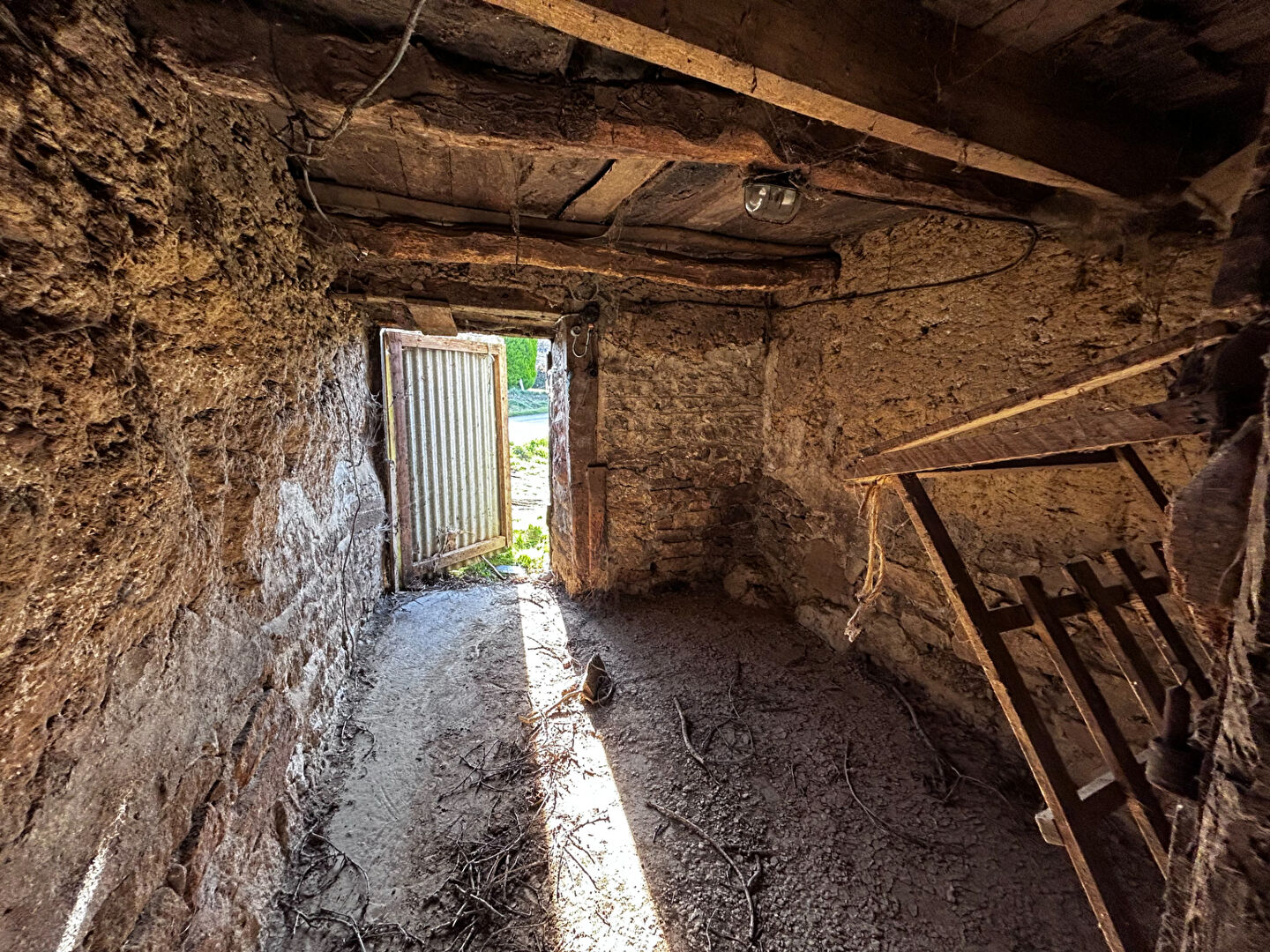 A VENDRE MAISON  A RENOVER A TREMOREL A PROXIMITE MERDRIGNAC