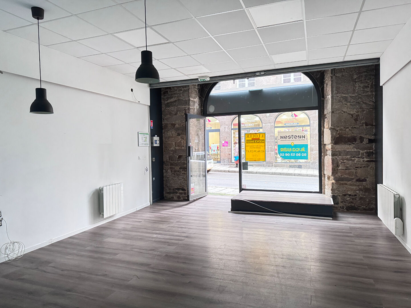 A LOUER - DINAN CENTRE - EMPLACEMENT PREMIUM - LOCAL COMMERCIAL