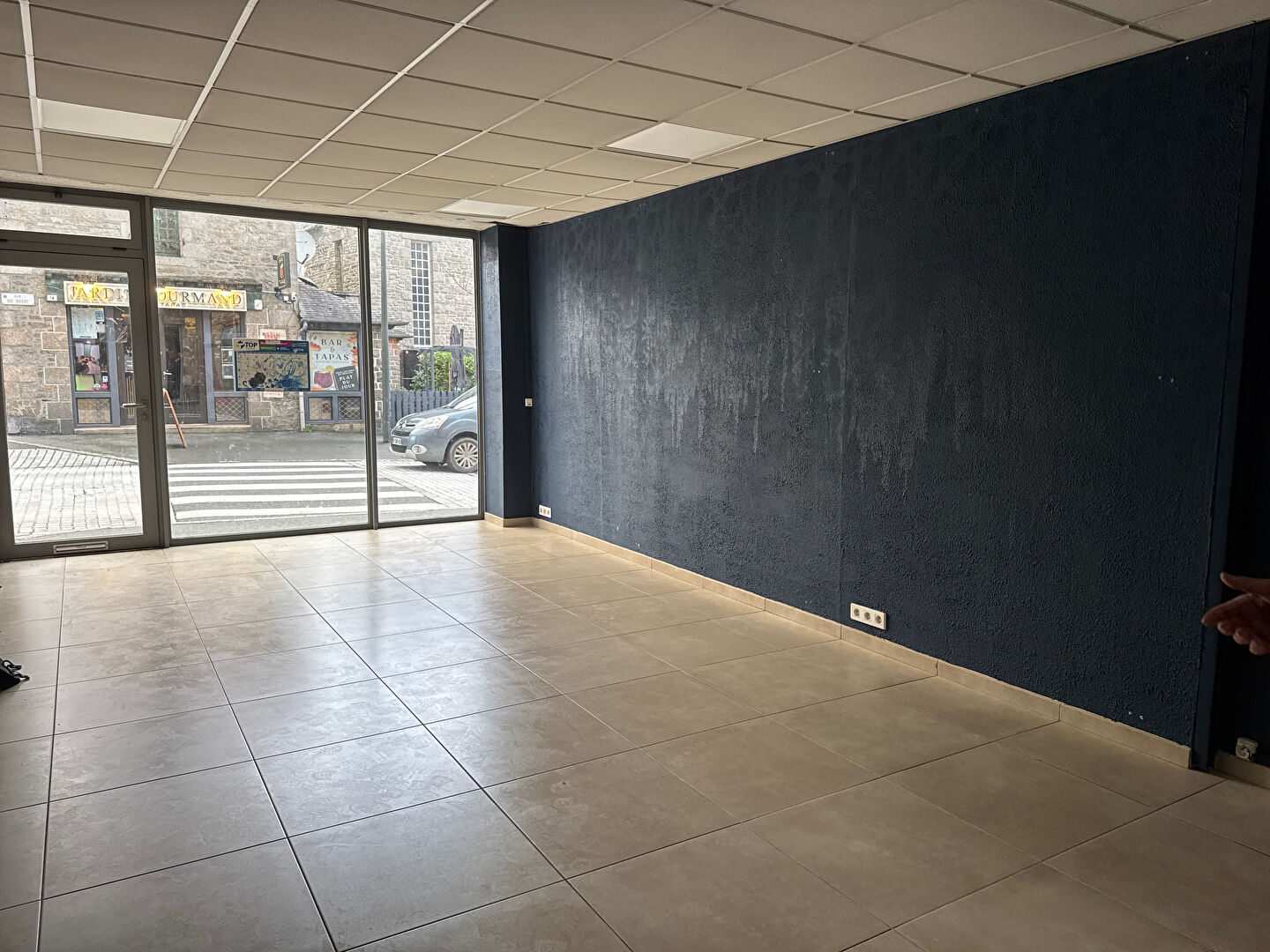 Local commercial Dinan