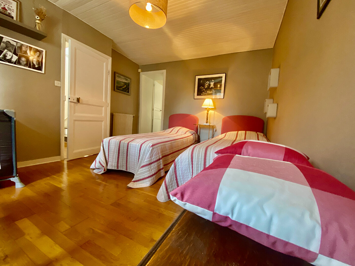 A VENDRE  Maison en pierre centre ville Dinan  historique  entièrement rénovée