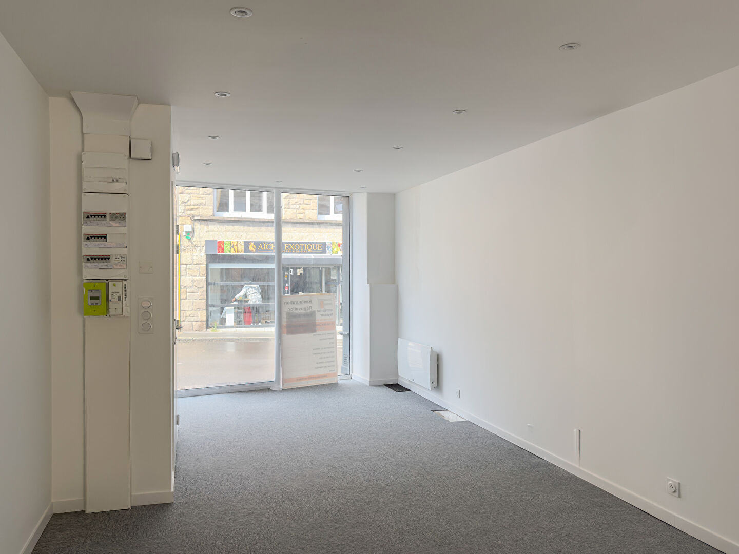 A LOUER - RUE DES ROUAIRIES - LOCAL COMMERCIAL NEUF