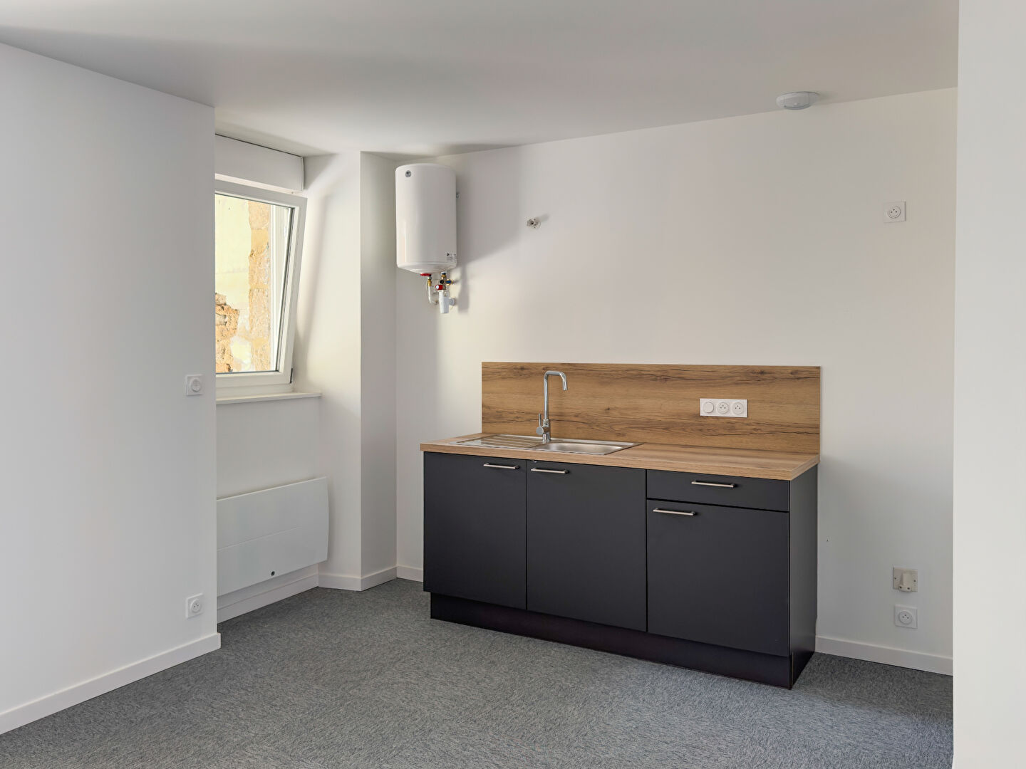 A LOUER - RUE DES ROUAIRIES - LOCAL COMMERCIAL NEUF