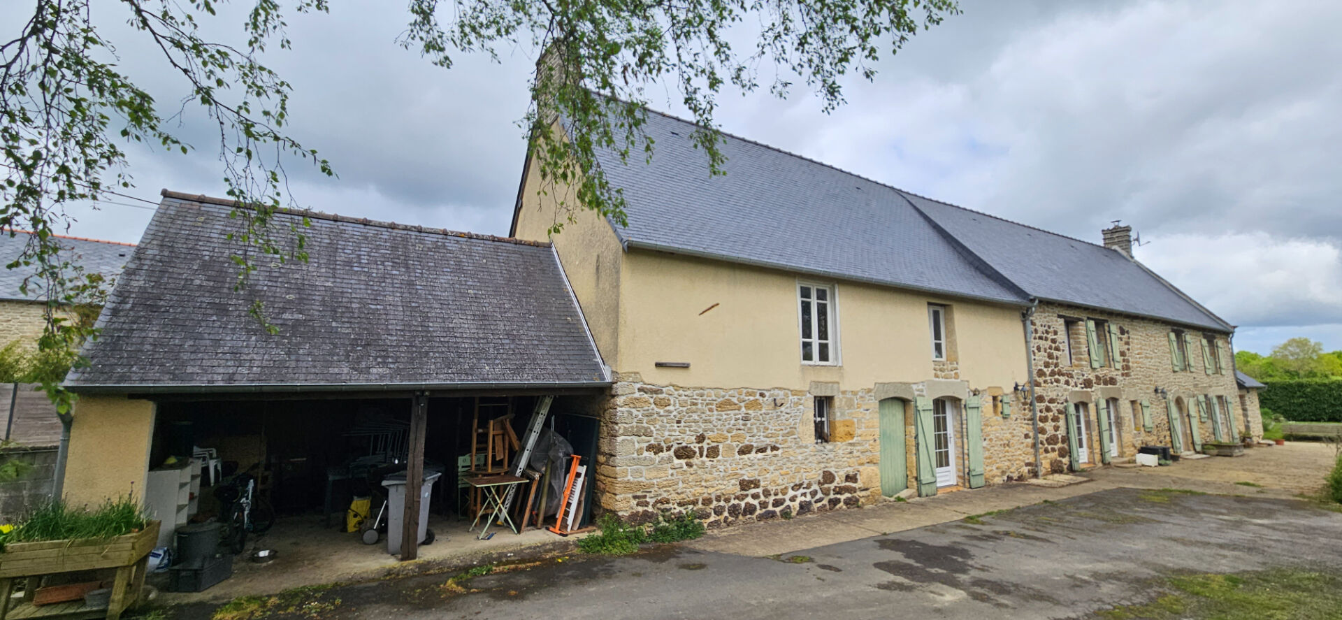 A vendre Proche EVRAN à 10km de  Dinan maison en pierres  7 pièces terrain de 1182m²