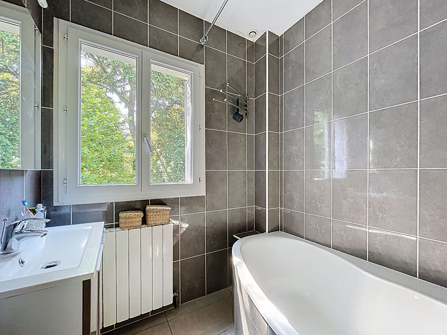 SAINT CYR SUR LOIRE - Maison 3 pièces avec sous-sol et garage, proche avenue de la Tranchée