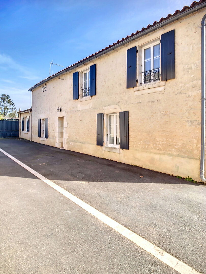 Maison Doix Les Fontaines 217 m2