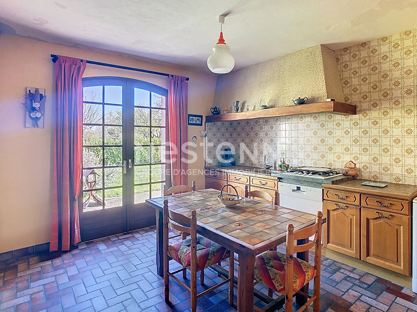 Grande maison familiale à Fontenay-le-Comte, proche centre-ville, 5 pièce(s) 170 m2