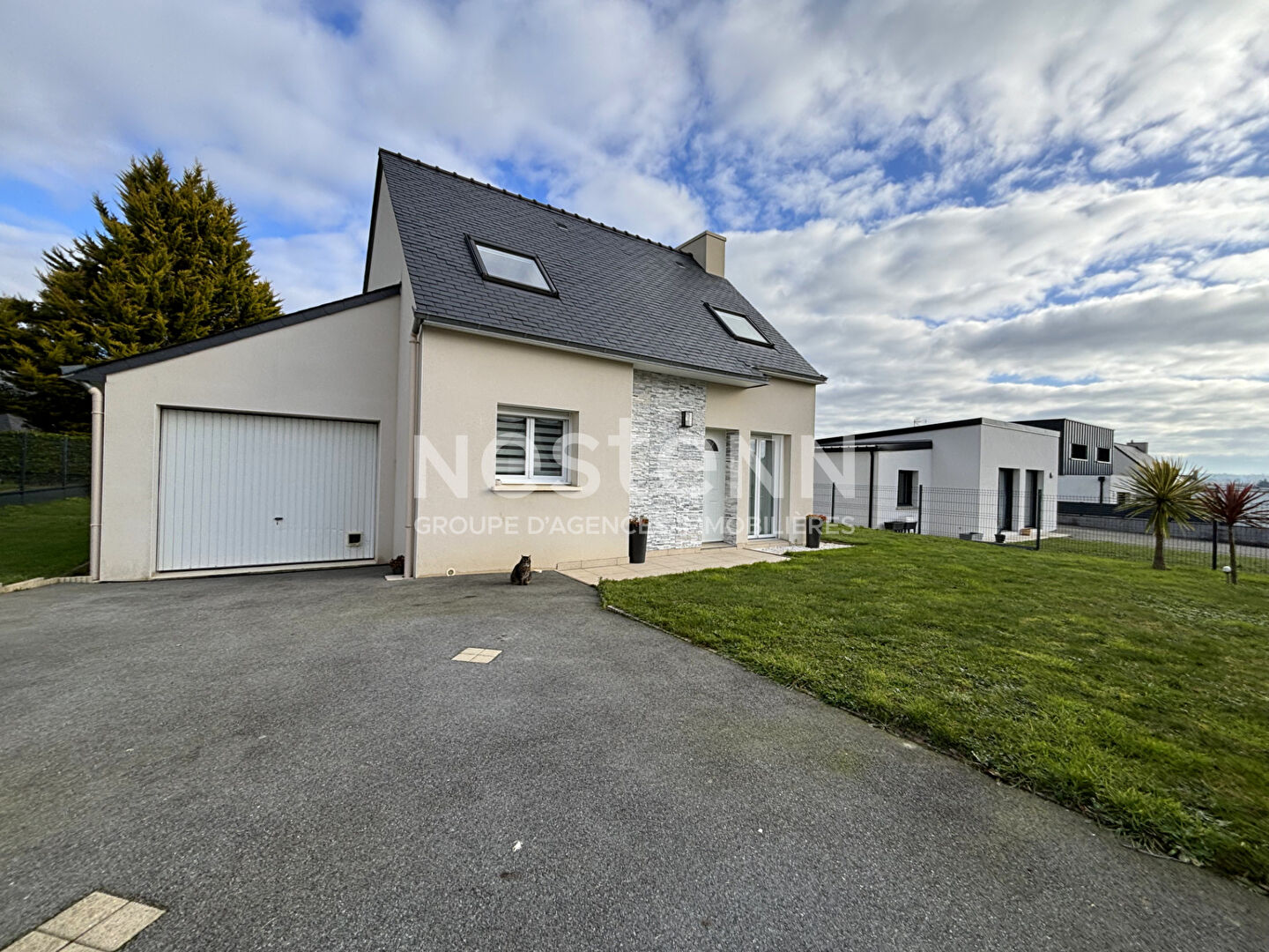 Jolie maison contemporaine à vendre  à LOCMINE 2 chambres, garage et 460 m² de jardin
