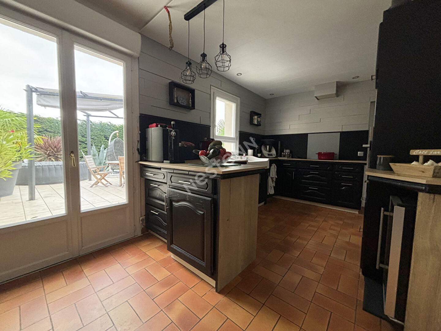 Jolie maison traditionnelle à vendre à LOCMINE, 4 chambres, dépendances